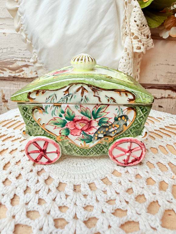 VINTAGE PORCELAIN CARRIAGE WITH ASHTRAYS