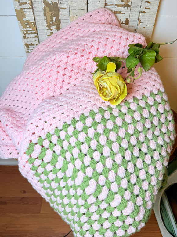 VINTAGE HAND KNIT GREEN AND CREAM AFGHAN