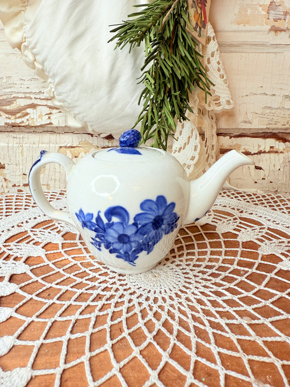 EXTRA RARE 1953 ROYAL COPENHAGEN BLUE FLOWER TEA POT