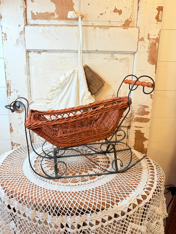 AMAZING VINTAGE WICKER SLEIGH