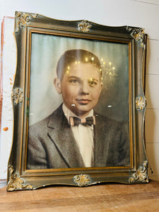 ANTIQUE PORTRAIT WITH DETAILED WOOD FRAME