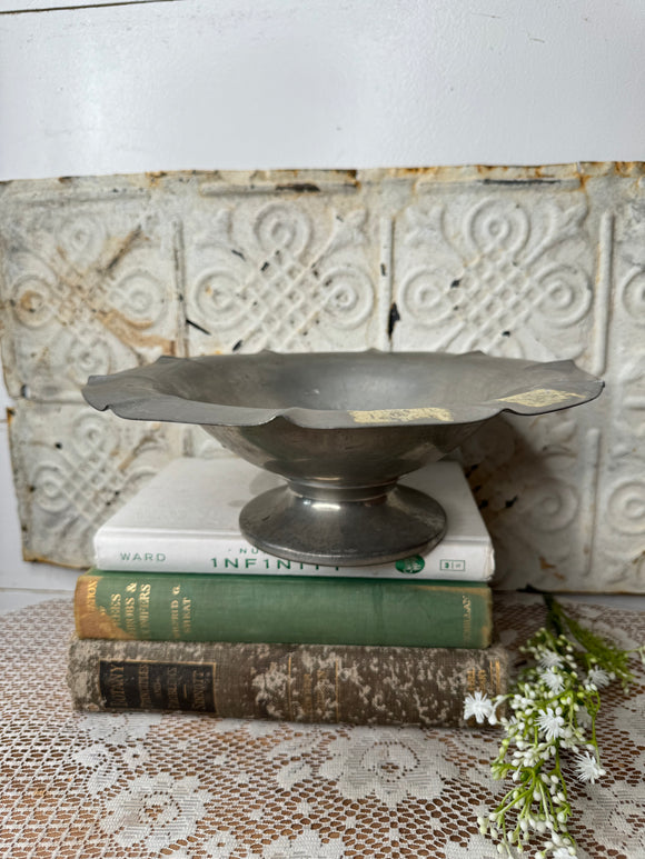 ORNATE VINTAGE SILVER SCALLOPED SERVING BOWL ON PEDESTAL