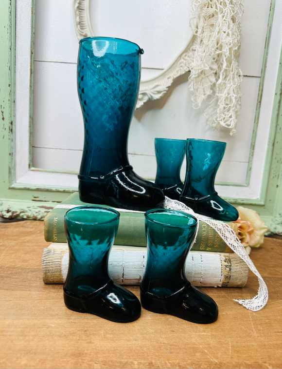 SET OF DIAMOND OPTIC RARE BOOT PITCHER AND 4 GLASSES VINTAGE PITCHER