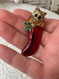 VINTAGE CAT IN CHRISTMAS STOCKING PIN BROOCH
