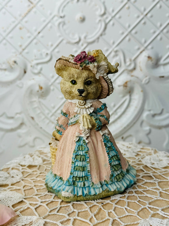 CUTE TEDDY BEAR VICTORIAN STYLE STATUETTE