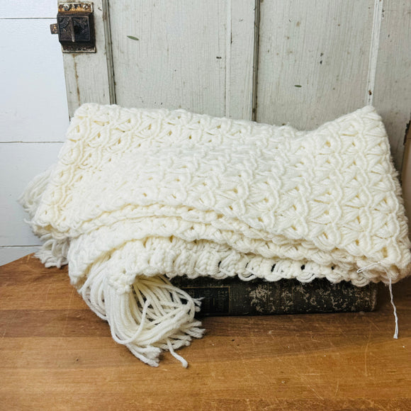 VINTAGE HAND MADE MADE TABLE RUNNER SCARF