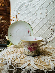 TEACUP AND SAUCER SET VINTAGE - SHABBY CHIC