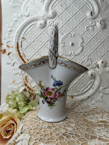 FLORAL GOLD DETAIL VINTAGE BASKET VASE DECOR