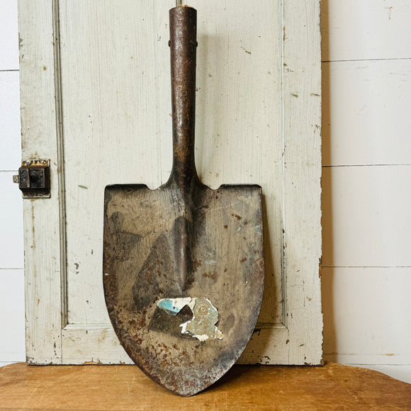 ANTIQUE SHOVEL HEAD DECOR