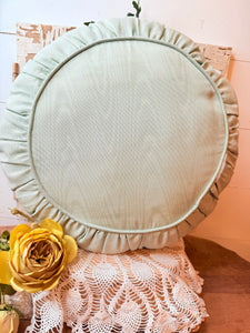 BEAUTIFUL CIRCLE RUFFLE THROW PILLOW