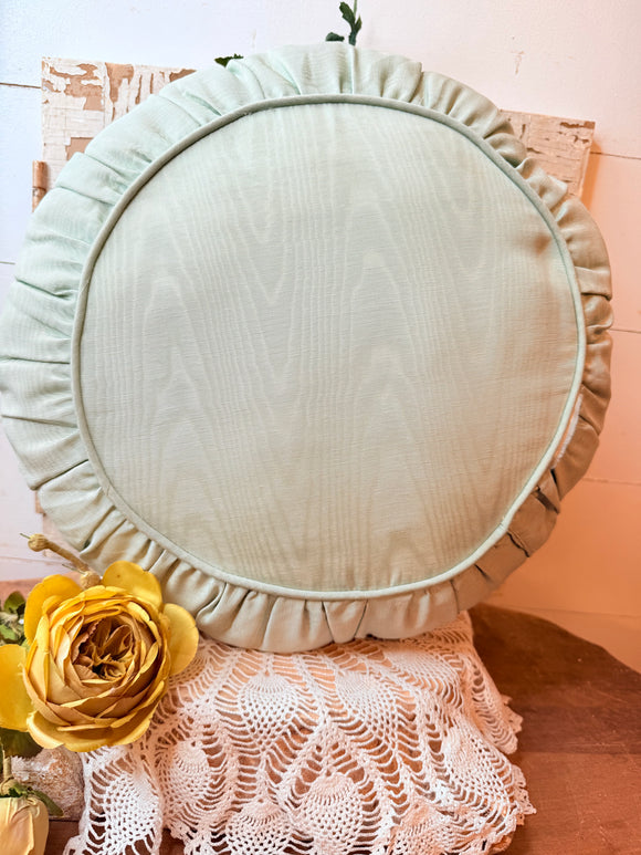 BEAUTIFUL CIRCLE RUFFLE THROW PILLOW