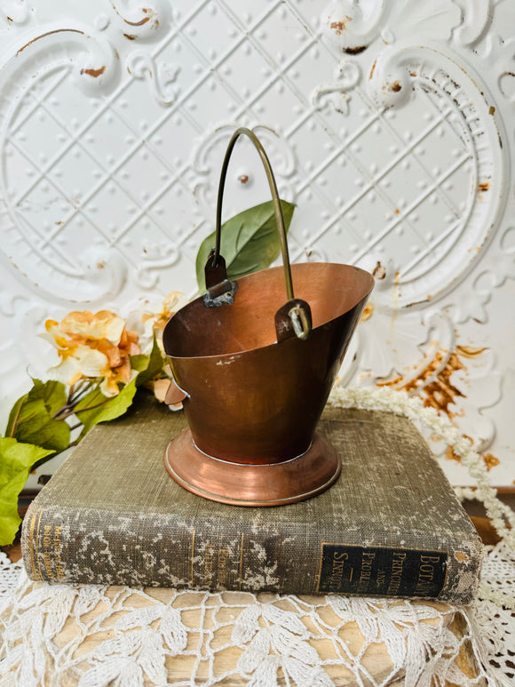 COPPER SLANTED ANTIQUE BUCKET PLANTER