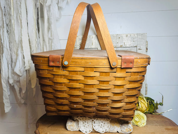 XL VINTAGE LIDDED PICNIC BASKET