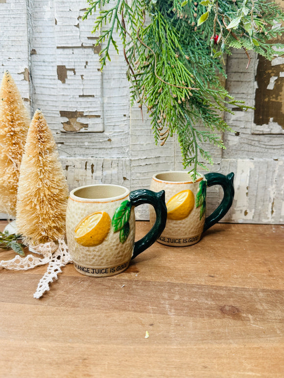 PAIR OF LEMON VINTAGE MUGS