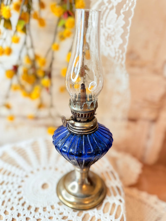 VINTAGE BLUE GLASS OIL LAMP