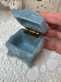VINTAGE VICTORIAN CAMEO ROSE BLUE SOAPSTONE AMAZING RING HOLDER BOX