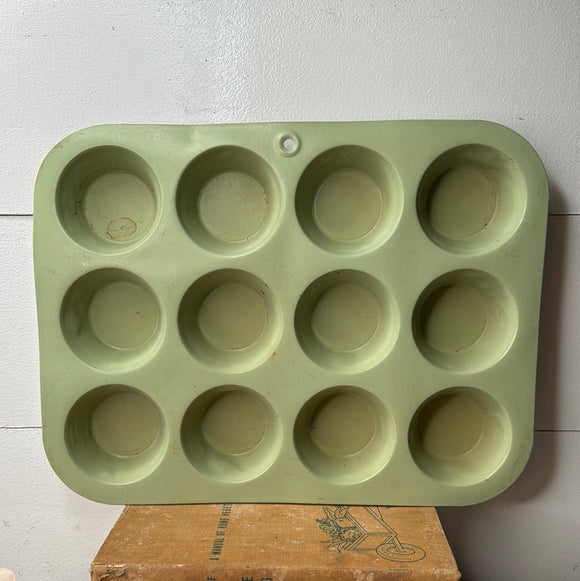 ANTIQUE GREEN MUFFIN TIN