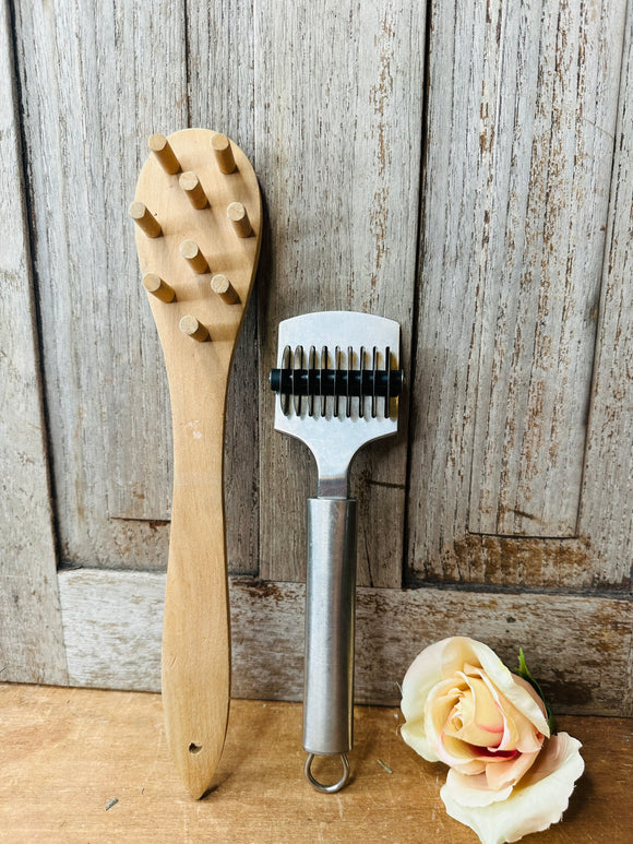 VINTAGE PASTA TOOLS SET