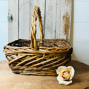 STRAW WICKER VINTAGE BASKET