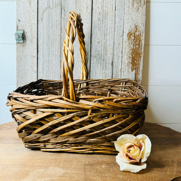 STRAW WICKER VINTAGE BASKET