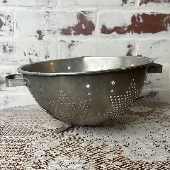 7 STAR VINTAGE ALUMINUM COLANDER