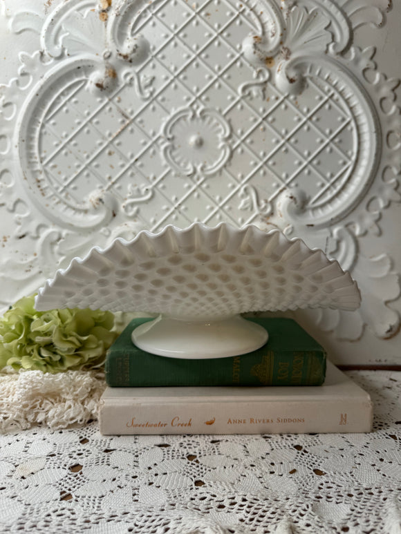 HOBNAIL SCALLOPED ORNATE VINTAGE BANANA TRAY