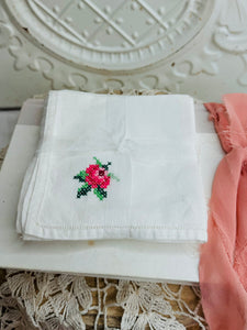 SET OF EMBROIDERED FLORAL NAPKINS VINTAGE