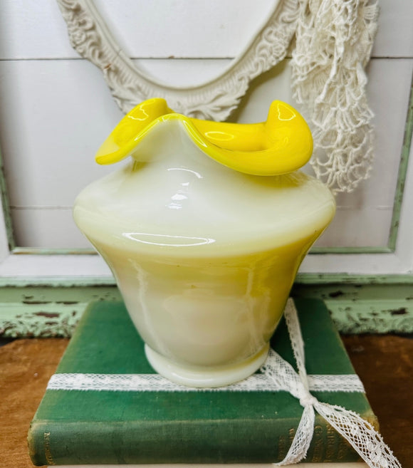 RARE LARGE DAFFODIL YELLOW FENTON VINTAGE UNIQUE ORNATE VASE