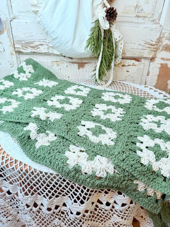 EXTRA LONG CROCHETED RUNNER