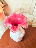 VINTAGE FENTON WHITE AND PINK SILVERCREST RUFFLED VASE