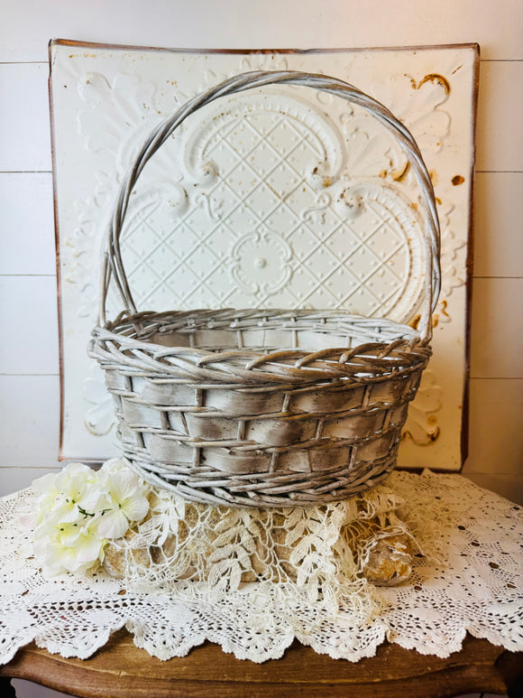 UNIQUE SHABBY CHIC DISTRESSED LARGE VICTORIAN VINTAGE WICKER BASKET