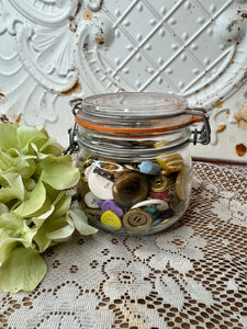 LOT OF VINTAGE BUTTONS IN VINTAGE CANISTER