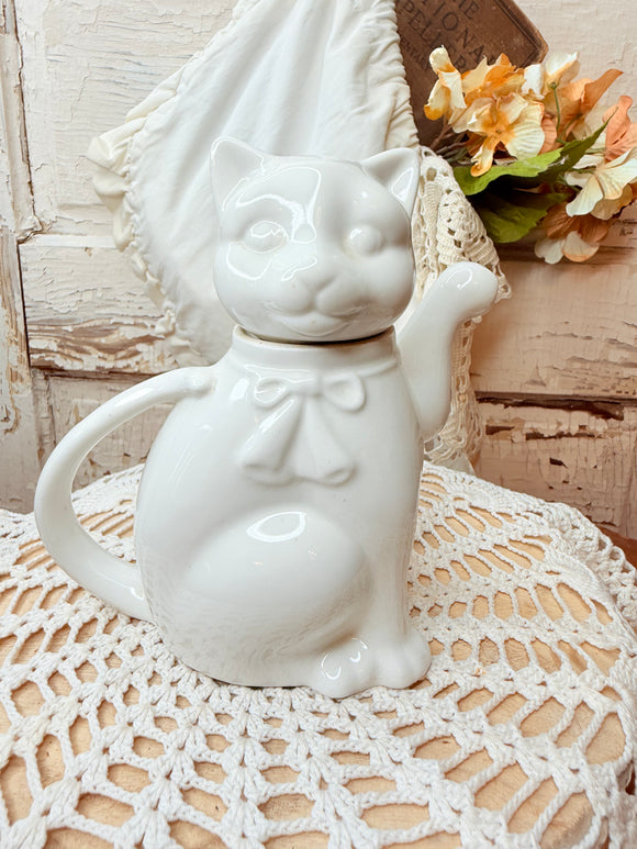 VINTAGE CAT WITH BOW TEAPOT