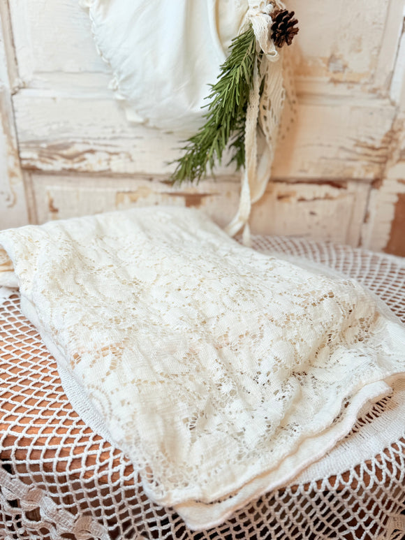 LARGE ANTIQUE ROUND TABLECLOTH