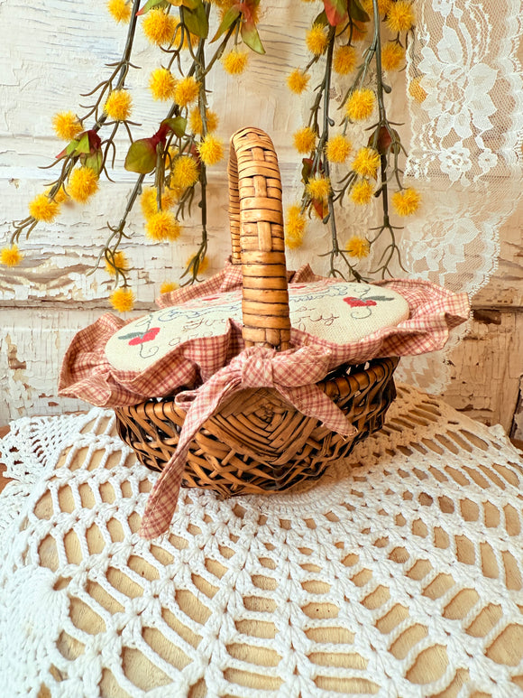 VINTAGE ADORABLE “FRIENDS ARE BERRY SPECIAL” HANDMADE WICKER EGG BASKET