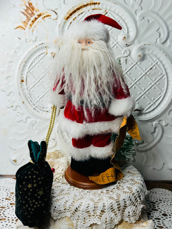 ORNATE VINTAGE SANTA WITH TOY BAG STATUETTE