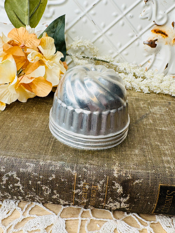 SET OF 4 VINTAGE FRENCH ROUND MINI TART PANS