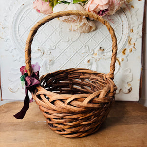 ADORABLE FLORAL ACCENT VINTAGE WICKER BERRY BASKET