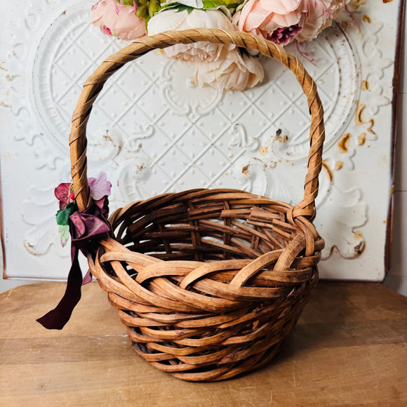 ADORABLE FLORAL ACCENT VINTAGE WICKER BERRY BASKET
