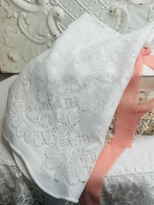 VINTAGE ROUND LACE TABLECLOTH WHITE