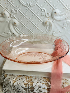 FEDERAL PINK SHARON CABBAGE ROSE VINTAGE PINK GLASS ORNATE UNIQUE SERVING PLATTER TRAY ROUND