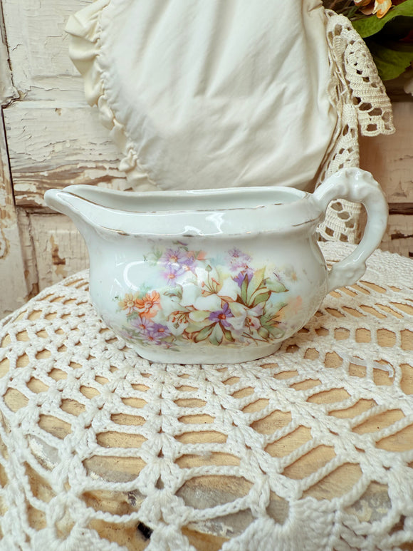 GORGEOUS FLORAL ENGLAND CREAMER