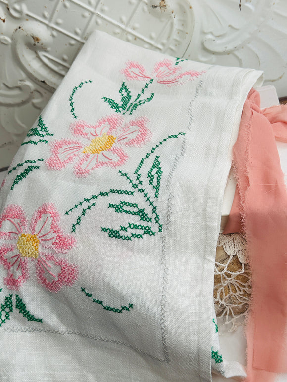 VINTAGE PINK FLORALS EMBROIDERED TABLECLOTH