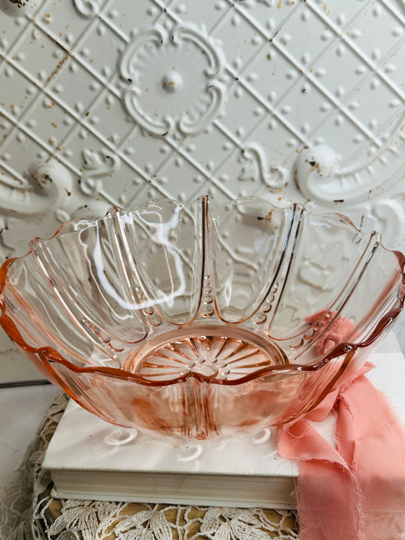 ANCHOR HOCKING OYSTER AND PEARL PINK GLASS BOWL