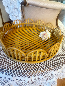 XL SCALLOPED VINTAGE ROUND TRAY