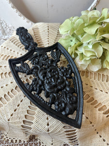 CAST IRON TRIVET SPADE SHAPE