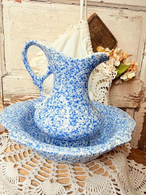 GORGEOUS VINTAGE SPONGEWEAR  BLUE PITCHER AND BASIN RARE!!