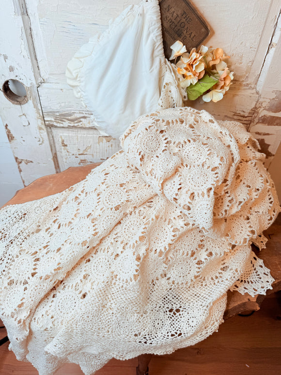 GORGEOUS ANTIQUE HANDMADE CROCHET LARGE RECTANGLE TABLE CLOTH / BEDSPREAD / COUCH COVER