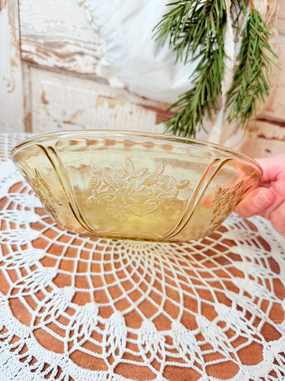 LARGE VINTAGE DETAILED YELLOW DEPRESSION GLASS BOWL