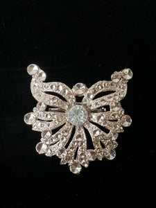 VINTAGE ORNATE SILVER AND GEM BOW BROOCH